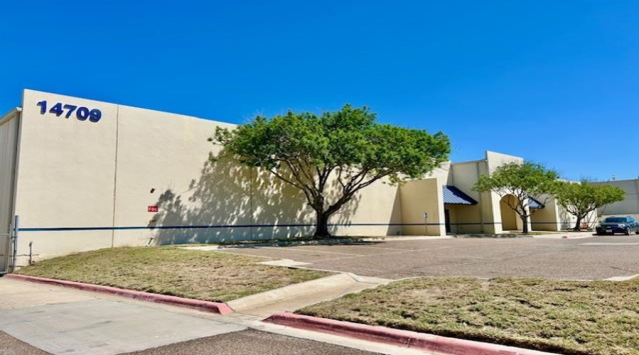 14709 Atlanta Dr, Laredo, Texas 78045, 1 Bedroom Bedrooms, 21 Rooms Rooms,1 BathroomBathrooms,Commercial/industrial,For Rent,14709 Atlanta Dr,20261385