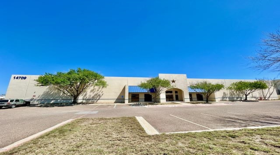 14709 Atlanta Dr, Laredo, Texas 78045, 1 Bedroom Bedrooms, 21 Rooms Rooms,1 BathroomBathrooms,Commercial/industrial,For Rent,14709 Atlanta Dr,20261385