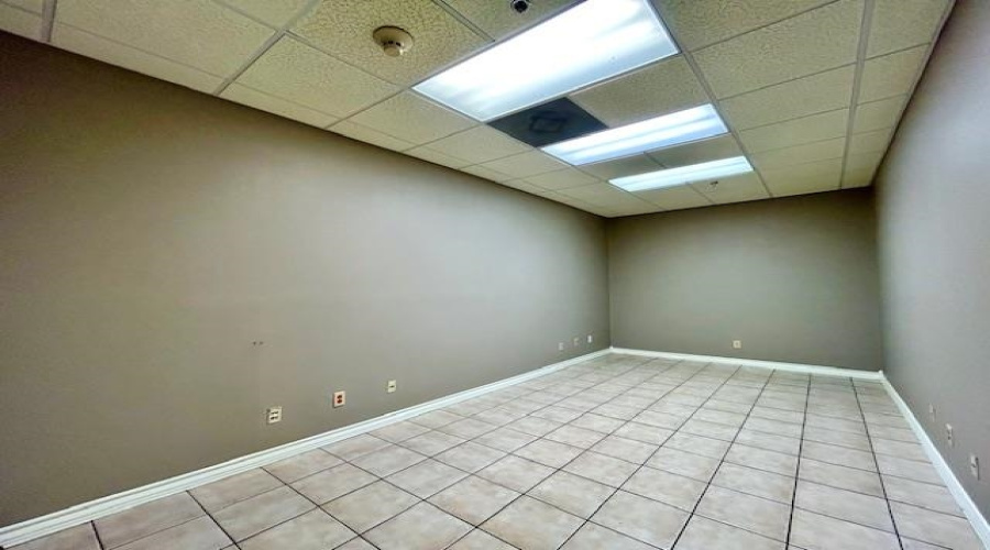 14709 Atlanta Dr, Laredo, Texas 78045, 1 Bedroom Bedrooms, 21 Rooms Rooms,1 BathroomBathrooms,Commercial/industrial,For Rent,14709 Atlanta Dr,20261385