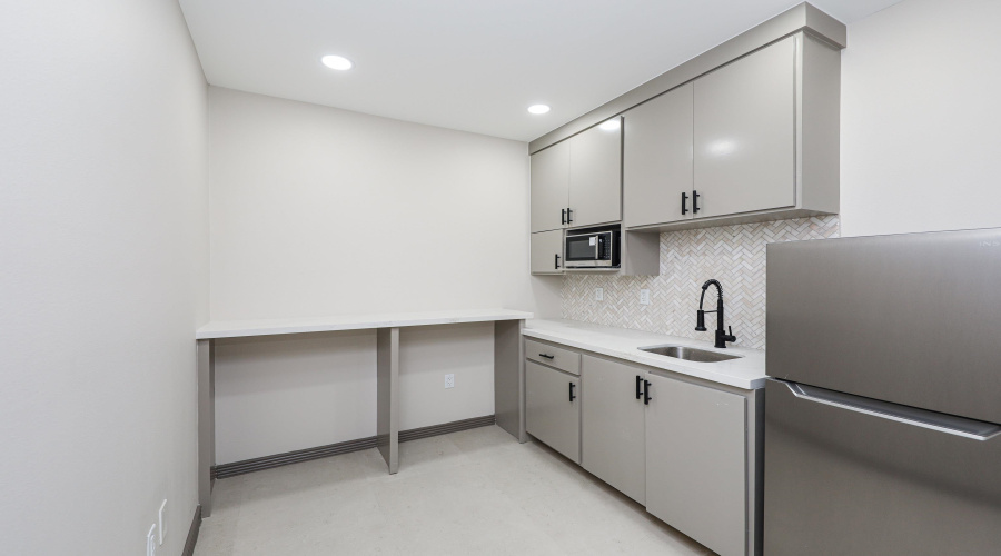 104 E Calton Rd, Laredo, Texas 78041, 1 Room Rooms,2 BathroomsBathrooms,Commercial retail/office,For Rent,104 E Calton Rd,20261381