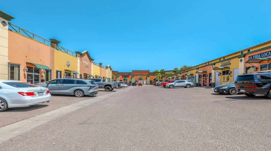 104 E Calton Rd, Laredo, Texas 78041, 1 Room Rooms,2 BathroomsBathrooms,Commercial retail/office,For Rent,104 E Calton Rd,20261381