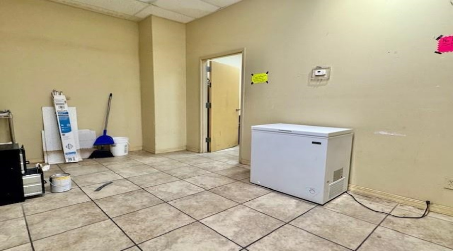 2322 Jacaman Rd, Laredo, Texas 78041, 1 Room Rooms,4 BathroomsBathrooms,Commercial retail/office,For Rent,2322 Jacaman Rd,20261384