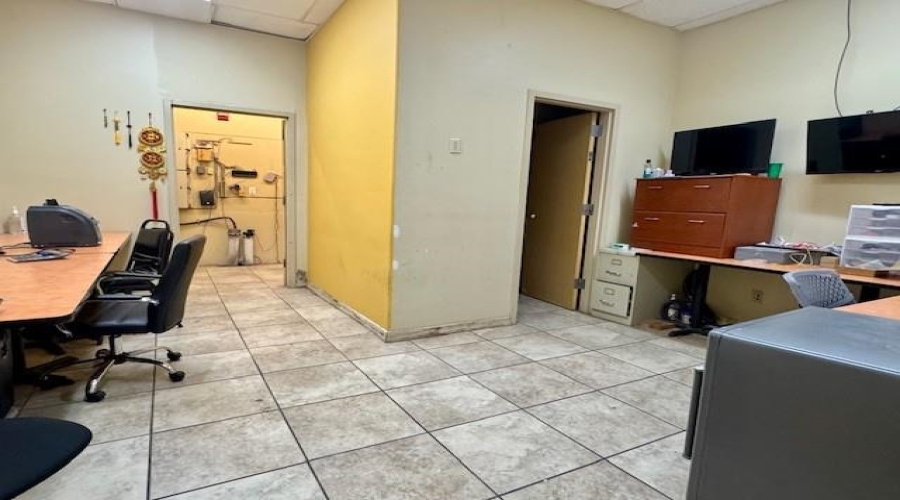 2322 Jacaman Rd, Laredo, Texas 78041, 1 Room Rooms,4 BathroomsBathrooms,Commercial retail/office,For Rent,2322 Jacaman Rd,20261384