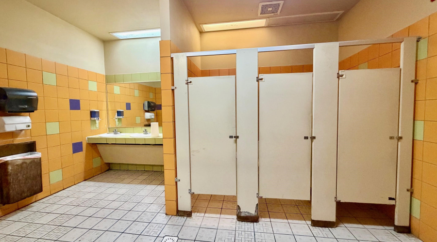 2322 Jacaman Rd, Laredo, Texas 78041, 1 Room Rooms,4 BathroomsBathrooms,Commercial retail/office,For Rent,2322 Jacaman Rd,20261384