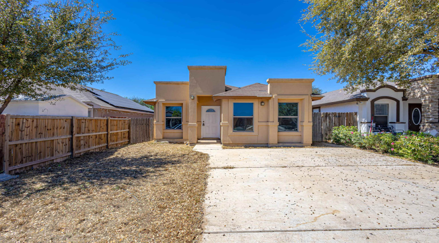 4416 Wild Flower Ave, Laredo, Texas 78045, 3 Bedrooms Bedrooms, 5 Rooms Rooms,2 BathroomsBathrooms,Residential,For Sale,4416 Wild Flower Ave,20261380
