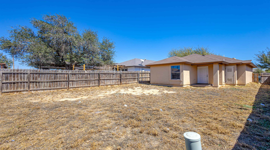 4416 Wild Flower Ave, Laredo, Texas 78045, 3 Bedrooms Bedrooms, 5 Rooms Rooms,2 BathroomsBathrooms,Residential,For Sale,4416 Wild Flower Ave,20261380