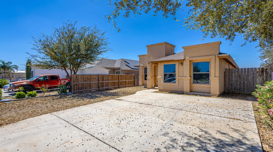 4416 Wild Flower Ave, Laredo, Texas 78045, 3 Bedrooms Bedrooms, 5 Rooms Rooms,2 BathroomsBathrooms,Residential,For Sale,4416 Wild Flower Ave,20261380