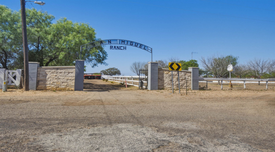 226 Pearson Moss Ln, Laredo, Texas 78045, 3 Bedrooms Bedrooms, 8 Rooms Rooms,2 BathroomsBathrooms,Residential,For Sale,226 Pearson Moss Ln,20261383