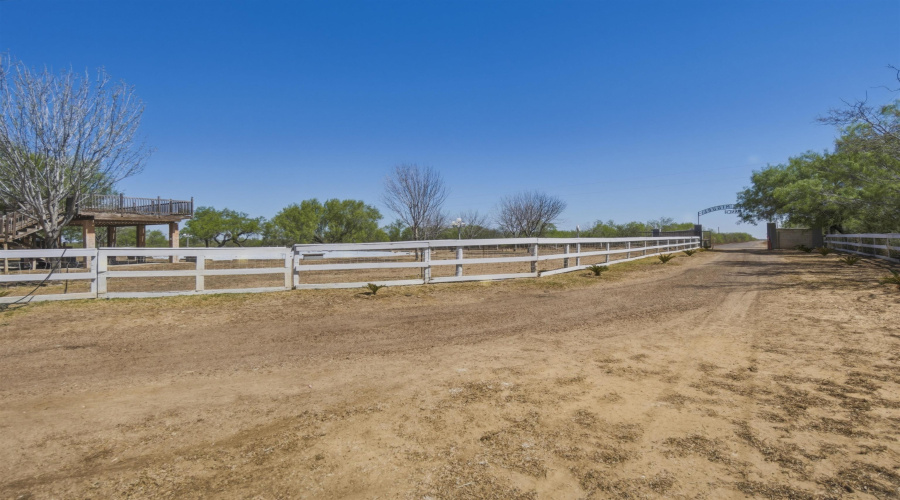 226 Pearson Moss Ln, Laredo, Texas 78045, 3 Bedrooms Bedrooms, 8 Rooms Rooms,2 BathroomsBathrooms,Residential,For Sale,226 Pearson Moss Ln,20261383