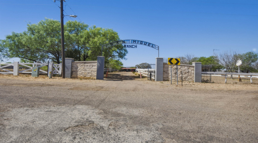 226 Pearson Moss Ln, Laredo, Texas 78045, 3 Bedrooms Bedrooms, 8 Rooms Rooms,2 BathroomsBathrooms,Residential,For Sale,226 Pearson Moss Ln,20261383