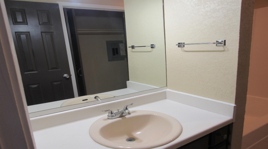 104 Belaire Dr, Laredo, Texas 78041, 2 Bedrooms Bedrooms, 4 Rooms Rooms,2 BathroomsBathrooms,Residential,For Rent,104 Belaire Dr,20261386