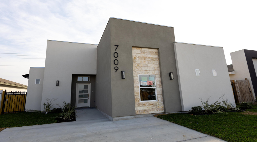 7009 Molinos Dr, Laredo, Texas 78046, 3 Bedrooms Bedrooms, 6 Rooms Rooms,2 BathroomsBathrooms,Residential,For Sale,7009 Molinos Dr,20261388