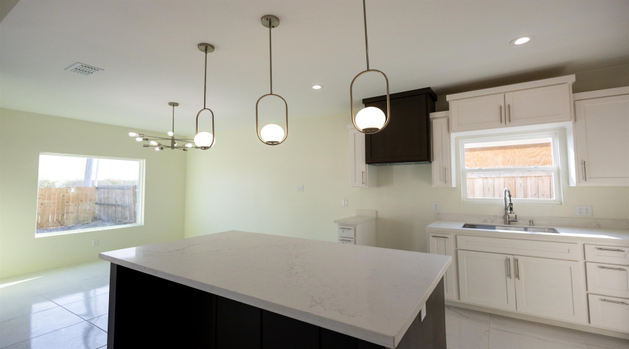 7009 Molinos Dr, Laredo, Texas 78046, 3 Bedrooms Bedrooms, 6 Rooms Rooms,2 BathroomsBathrooms,Residential,For Sale,7009 Molinos Dr,20261388