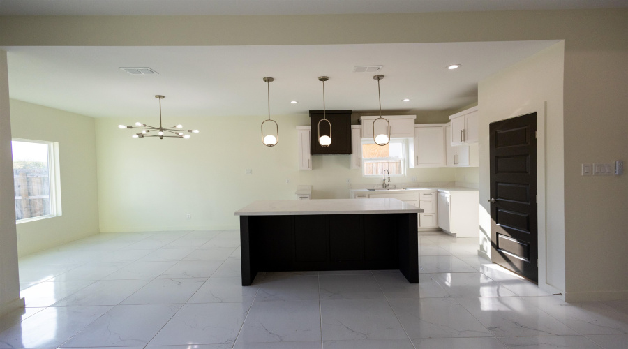 7009 Molinos Dr, Laredo, Texas 78046, 3 Bedrooms Bedrooms, 6 Rooms Rooms,2 BathroomsBathrooms,Residential,For Sale,7009 Molinos Dr,20261388