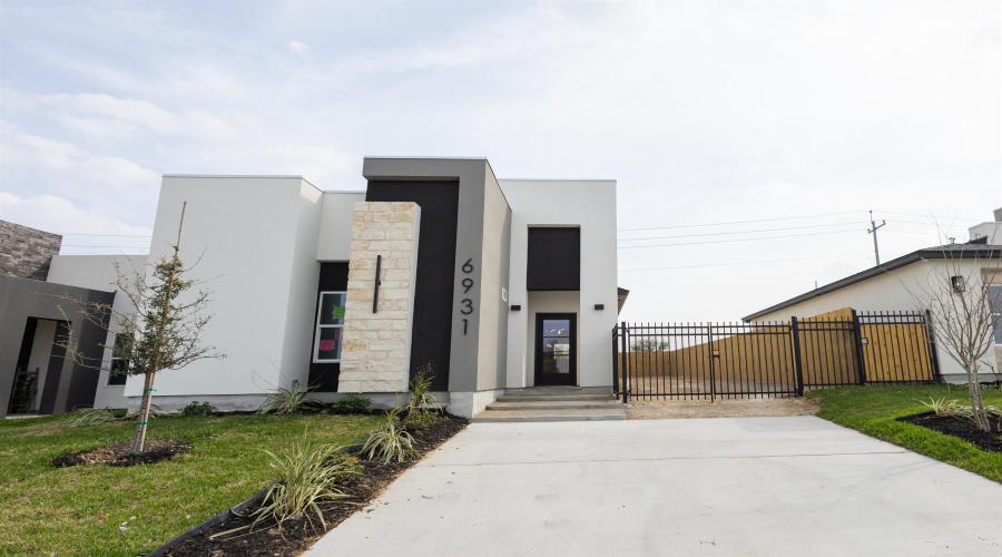 6931 Molinos Dr, Laredo, Texas 78046, 3 Bedrooms Bedrooms, 6 Rooms Rooms,2 BathroomsBathrooms,Residential,For Sale,6931 Molinos Dr,20261390