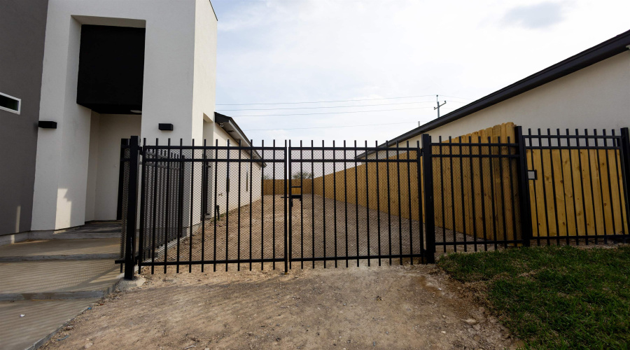 6931 Molinos Dr, Laredo, Texas 78046, 3 Bedrooms Bedrooms, 6 Rooms Rooms,2 BathroomsBathrooms,Residential,For Sale,6931 Molinos Dr,20261390