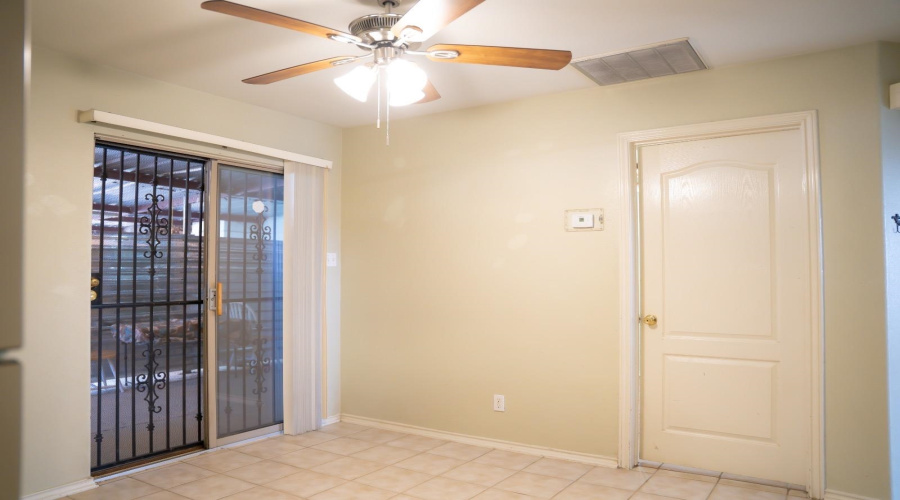 4447 Vientos Rd, Laredo, Texas 78046, 2 Bedrooms Bedrooms, 4 Rooms Rooms,1 BathroomBathrooms,Residential,For Sale,4447 Vientos Rd,20261391