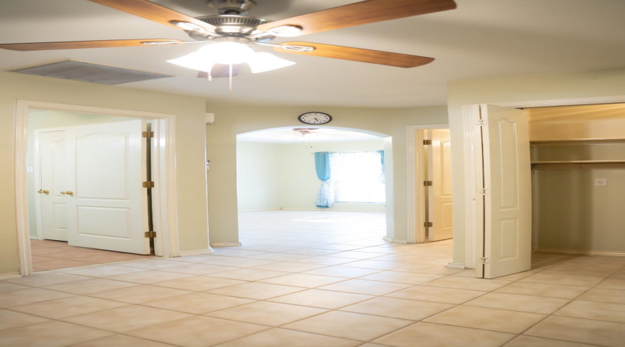 4447 Vientos Rd, Laredo, Texas 78046, 2 Bedrooms Bedrooms, 4 Rooms Rooms,1 BathroomBathrooms,Residential,For Sale,4447 Vientos Rd,20261391