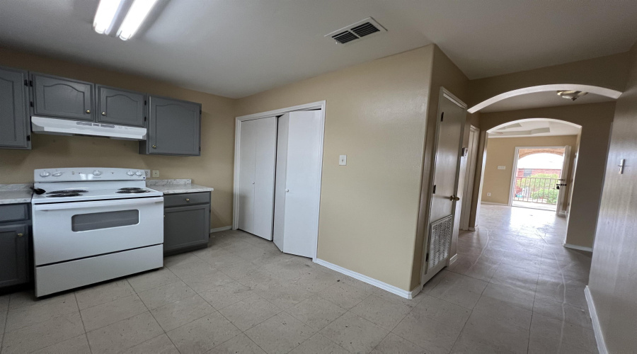 3119 Galveston St, Laredo, Texas 78043, 2 Bedrooms Bedrooms, 4 Rooms Rooms,1 BathroomBathrooms,Residential,For Rent,3119 Galveston St,20261395