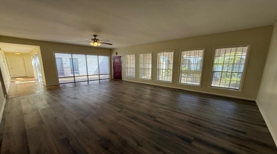 1717 Clark Blvd, Laredo, Texas 78043, 2 Bedrooms Bedrooms, 5 Rooms Rooms,3 BathroomsBathrooms,Residential,For Rent,1717 Clark Blvd,20261396