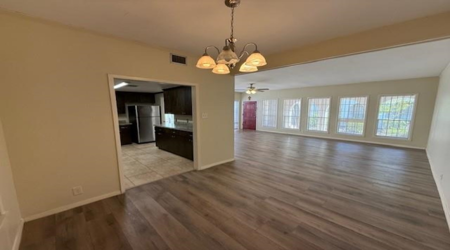 1717 Clark Blvd, Laredo, Texas 78043, 2 Bedrooms Bedrooms, 5 Rooms Rooms,3 BathroomsBathrooms,Residential,For Rent,1717 Clark Blvd,20261396