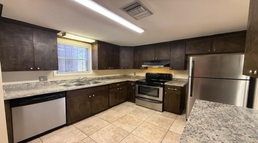 1717 Clark Blvd, Laredo, Texas 78043, 2 Bedrooms Bedrooms, 5 Rooms Rooms,3 BathroomsBathrooms,Residential,For Rent,1717 Clark Blvd,20261396