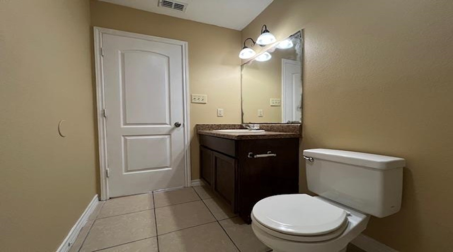 512 Norwich Lp, Laredo, Texas 78045, 2 Bedrooms Bedrooms, 4 Rooms Rooms,1 BathroomBathrooms,Residential,For Rent,512 Norwich Lp,20261397