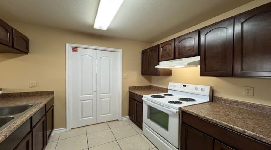 512 Norwich Lp, Laredo, Texas 78045, 2 Bedrooms Bedrooms, 4 Rooms Rooms,1 BathroomBathrooms,Residential,For Rent,512 Norwich Lp,20261397