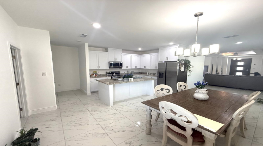 1406 Eagles LN, Laredo, Texas 78045, 3 Bedrooms Bedrooms, 8 Rooms Rooms,2 BathroomsBathrooms,Residential,For Sale,1406 Eagles LN,20261401