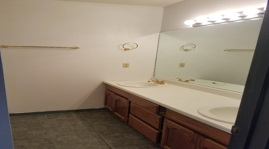 4303 Revolution Rd, Laredo, Texas 78046, 3 Bedrooms Bedrooms, 6 Rooms Rooms,2 BathroomsBathrooms,Residential,For Sale,4303 Revolution Rd,20261404