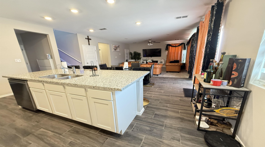 11405 Quintana Dr, Laredo, Texas 78045, 3 Bedrooms Bedrooms, 5 Rooms Rooms,2 BathroomsBathrooms,Residential,For Sale,11405 Quintana Dr,20261405