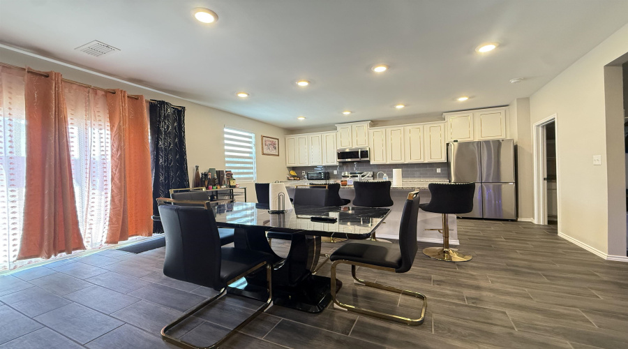 11405 Quintana Dr, Laredo, Texas 78045, 3 Bedrooms Bedrooms, 5 Rooms Rooms,2 BathroomsBathrooms,Residential,For Sale,11405 Quintana Dr,20261405