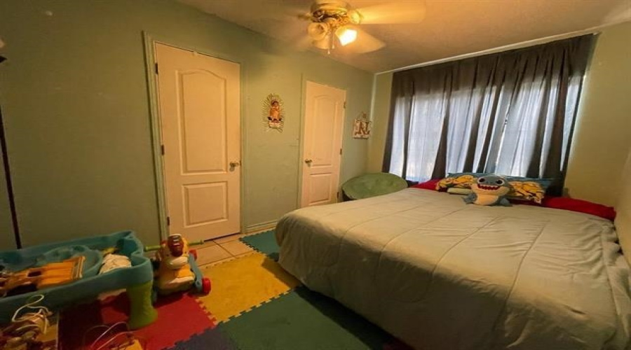 133 Los Fresnos, Laredo, Texas 78046, 3 Bedrooms Bedrooms, 5 Rooms Rooms,2 BathroomsBathrooms,Residential,For Sale,133 Los Fresnos,20261406