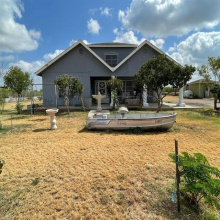 133 Los Fresnos, Laredo, Texas 78046, 3 Bedrooms Bedrooms, 5 Rooms Rooms,2 BathroomsBathrooms,Residential,For Sale,133 Los Fresnos,20261406
