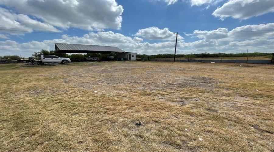 133 Los Fresnos, Laredo, Texas 78046, 3 Bedrooms Bedrooms, 5 Rooms Rooms,2 BathroomsBathrooms,Residential,For Sale,133 Los Fresnos,20261406