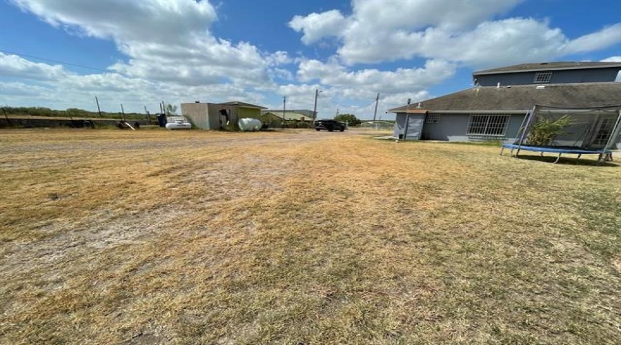 133 Los Fresnos, Laredo, Texas 78046, 3 Bedrooms Bedrooms, 5 Rooms Rooms,2 BathroomsBathrooms,Residential,For Sale,133 Los Fresnos,20261406