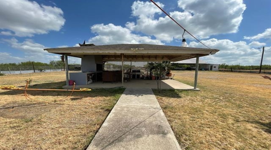 133 Los Fresnos, Laredo, Texas 78046, 3 Bedrooms Bedrooms, 5 Rooms Rooms,2 BathroomsBathrooms,Residential,For Sale,133 Los Fresnos,20261406