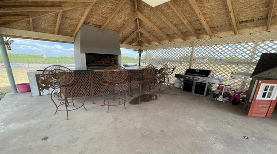 133 Los Fresnos, Laredo, Texas 78046, 3 Bedrooms Bedrooms, 5 Rooms Rooms,2 BathroomsBathrooms,Residential,For Sale,133 Los Fresnos,20261406