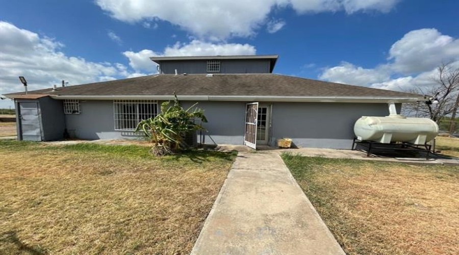133 Los Fresnos, Laredo, Texas 78046, 3 Bedrooms Bedrooms, 5 Rooms Rooms,2 BathroomsBathrooms,Residential,For Sale,133 Los Fresnos,20261406
