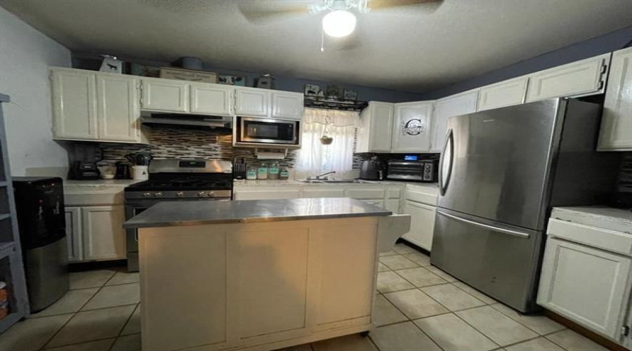 133 Los Fresnos, Laredo, Texas 78046, 3 Bedrooms Bedrooms, 5 Rooms Rooms,2 BathroomsBathrooms,Residential,For Sale,133 Los Fresnos,20261406