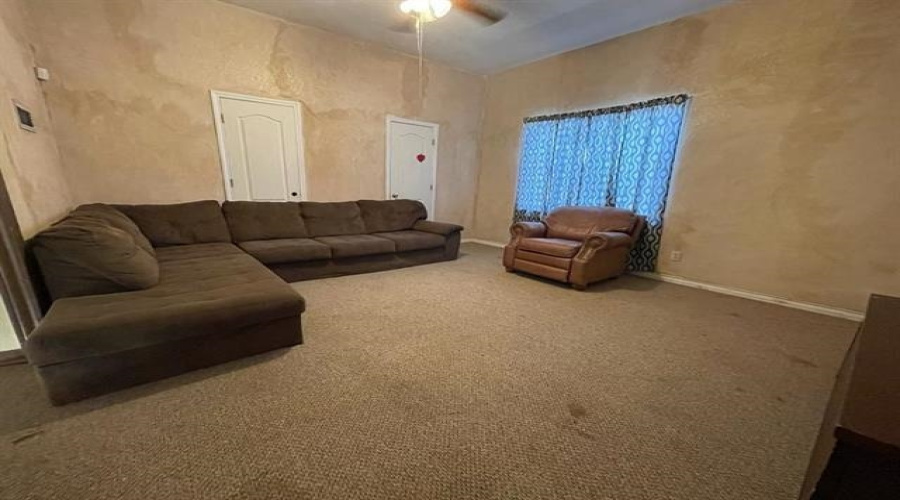 133 Los Fresnos, Laredo, Texas 78046, 3 Bedrooms Bedrooms, 5 Rooms Rooms,2 BathroomsBathrooms,Residential,For Sale,133 Los Fresnos,20261406