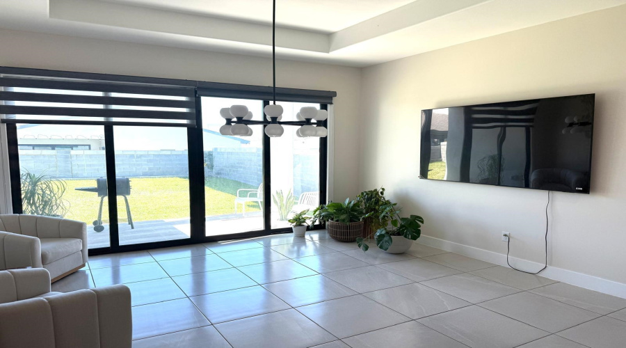 3823 Sun Valley Dr., Laredo, Texas 78045, 4 Bedrooms Bedrooms, 8 Rooms Rooms,2 BathroomsBathrooms,Residential,For Sale,3823 Sun Valley Dr.,20261407