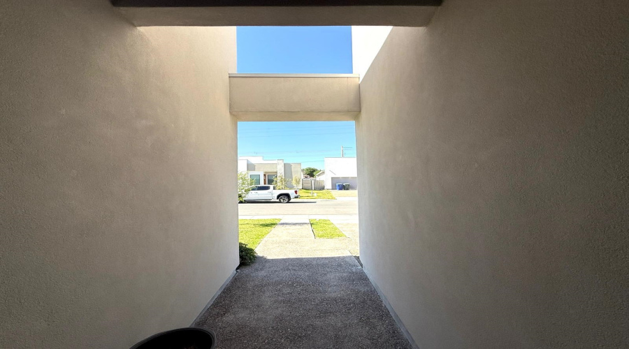 3823 Sun Valley Dr., Laredo, Texas 78045, 4 Bedrooms Bedrooms, 8 Rooms Rooms,2 BathroomsBathrooms,Residential,For Sale,3823 Sun Valley Dr.,20261407