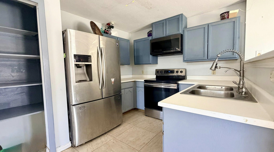 806 Cupid Ln, Laredo, Texas 78045, 3 Bedrooms Bedrooms, 6 Rooms Rooms,2 BathroomsBathrooms,Residential,For Sale,806 Cupid Ln,20261410