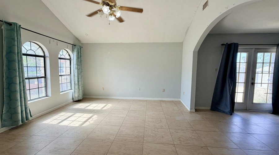 806 Cupid Ln, Laredo, Texas 78045, 3 Bedrooms Bedrooms, 6 Rooms Rooms,2 BathroomsBathrooms,Residential,For Sale,806 Cupid Ln,20261410