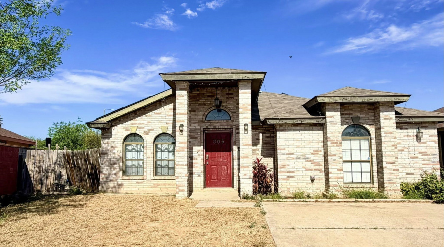 806 Cupid Ln, Laredo, Texas 78045, 3 Bedrooms Bedrooms, 6 Rooms Rooms,2 BathroomsBathrooms,Residential,For Sale,806 Cupid Ln,20261410
