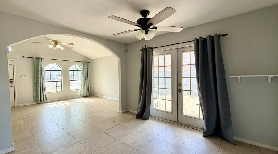 806 Cupid Ln, Laredo, Texas 78045, 3 Bedrooms Bedrooms, 6 Rooms Rooms,2 BathroomsBathrooms,Residential,For Sale,806 Cupid Ln,20261410