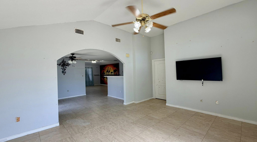 806 Cupid Ln, Laredo, Texas 78045, 3 Bedrooms Bedrooms, 6 Rooms Rooms,2 BathroomsBathrooms,Residential,For Sale,806 Cupid Ln,20261410