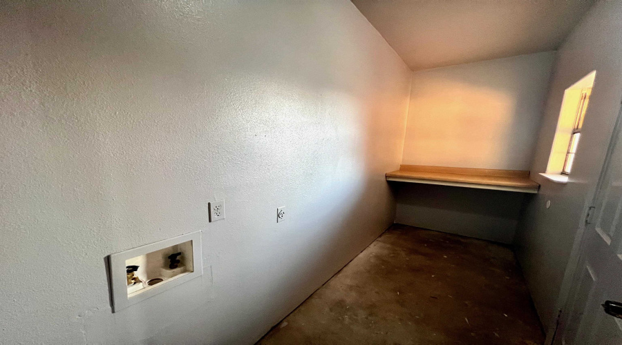 202 Lobo Lp, Laredo, Texas 78045, 3 Bedrooms Bedrooms, 5 Rooms Rooms,2 BathroomsBathrooms,Residential,For Rent,202 Lobo Lp,20261413