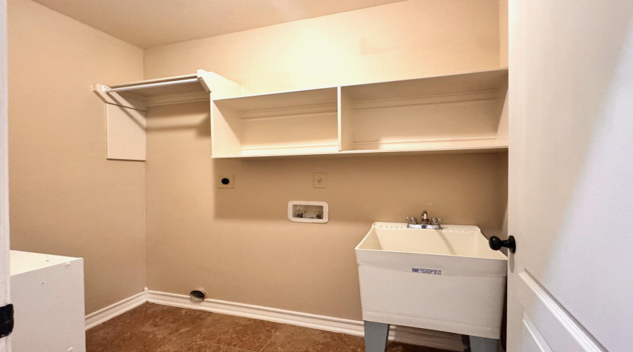 512 Otero Dr, Laredo, Texas 78045, 4 Bedrooms Bedrooms, 7 Rooms Rooms,2 BathroomsBathrooms,Residential,For Rent,512 Otero Dr,20261414